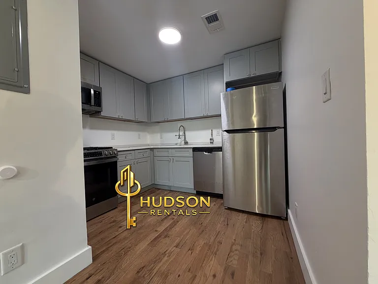 850 Westside Ave #9 — Photo 2