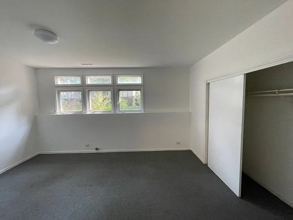 Building Photo 5