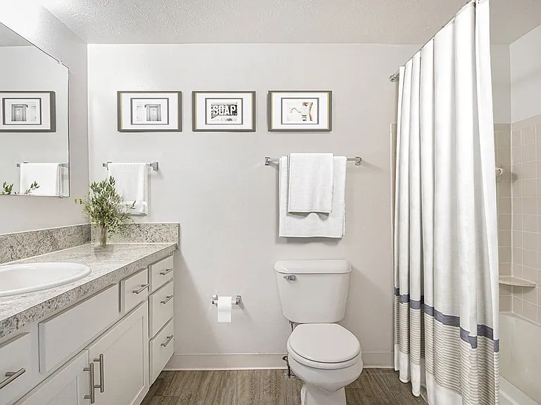 Autumn Lakes Apartments and Townhomes — Photo 11