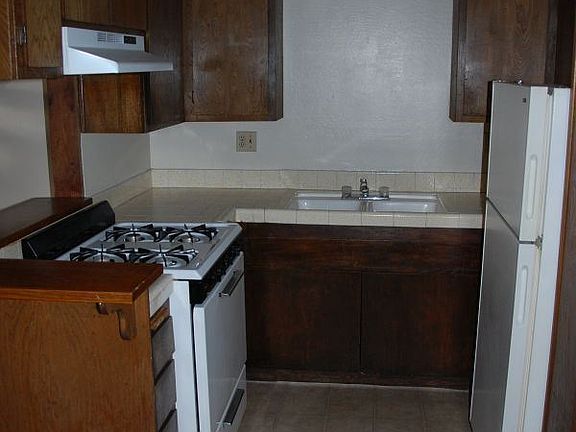 5th image of 2025 Bath St APT 17