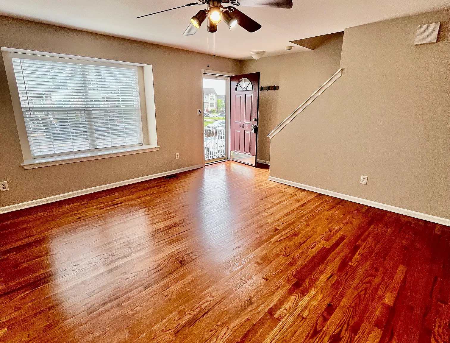 3 bed, 1.5 bath, 1400 sqft, $2,000 — Photo 3