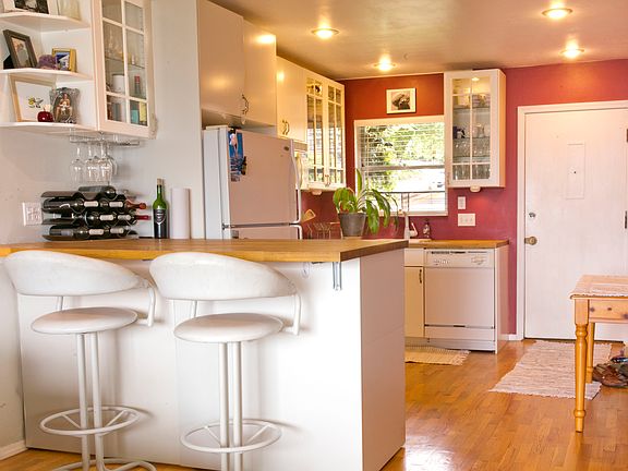 5th image of 515 W Olympic Pl APT 102