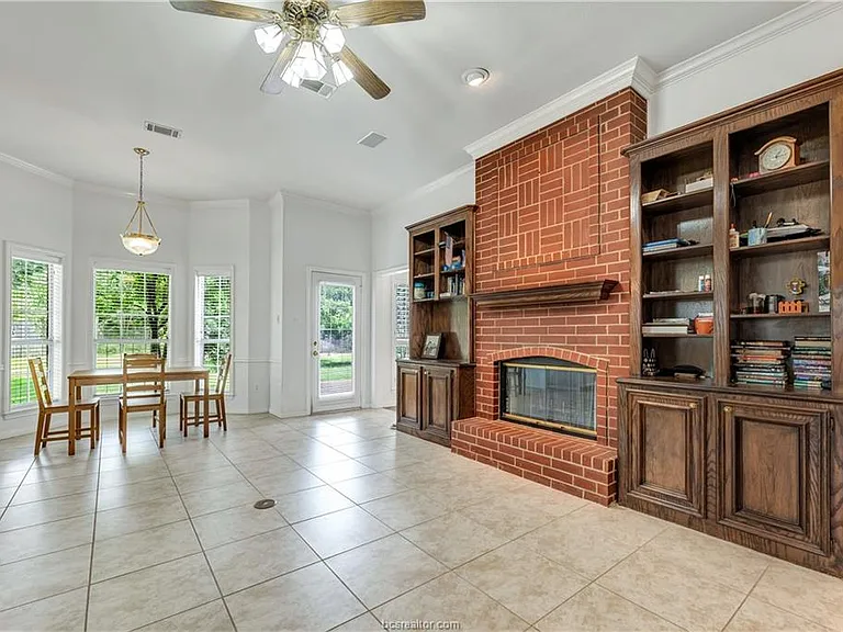 4601 Valley Brook Cir — Photo 9