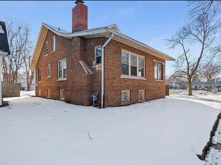 1816 W Callender Ave — Photo 2