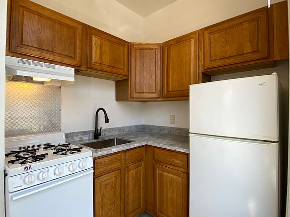 4th image of 165 Bartlett St #A