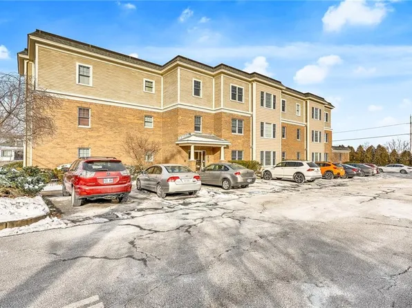 600 N Broadway APT 3E, East Providence, RI 02914