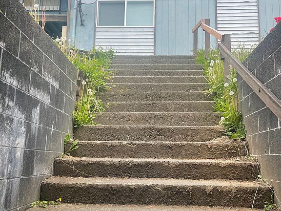 4th image of 807 E Park Ave