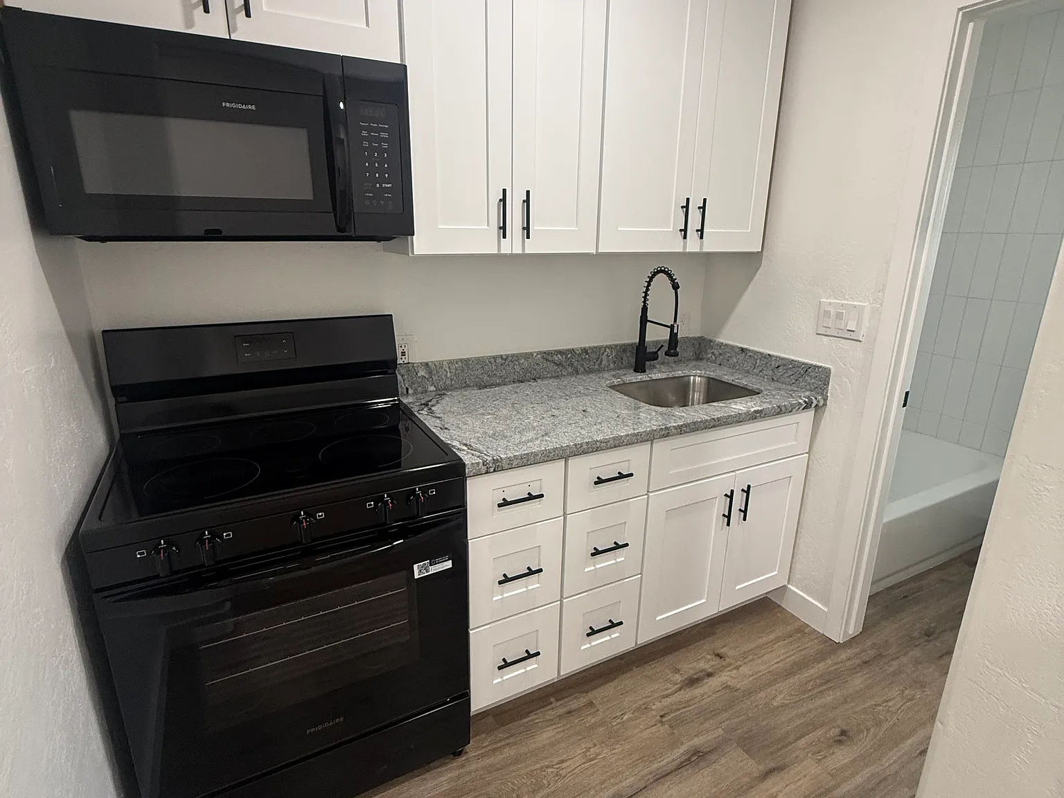 Studio, 450 sqft, $849 — Photo 1