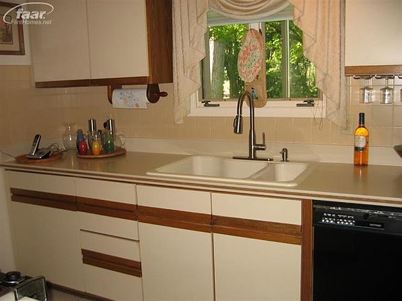 5th image of 2454 Valley Oaks Cir