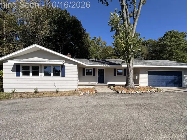 3030 N Hickory Ridge Rd, Highland, MI 48357