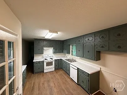 3 bed, 2.0 bath, 1666 sqft, $1,900 — Photo 3