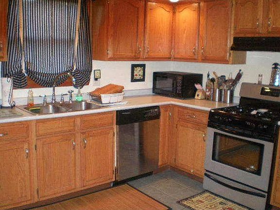 New Stainless Steel dishwasher & Stainless & Black oven.