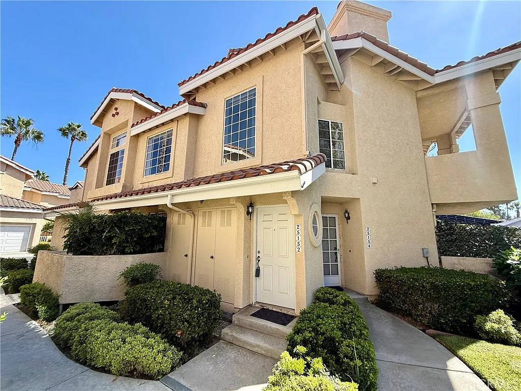 3 bed, 1702 sqft, $4,150 — Photo 1