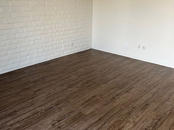 5th image of 909 Carlisle Blvd SE #D