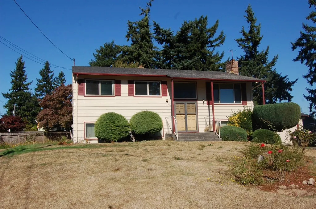 502 S 145th St photo 1