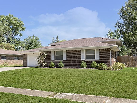 3rd image of 2723 Saturn Dr