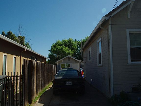 4th image of 3913 35th St