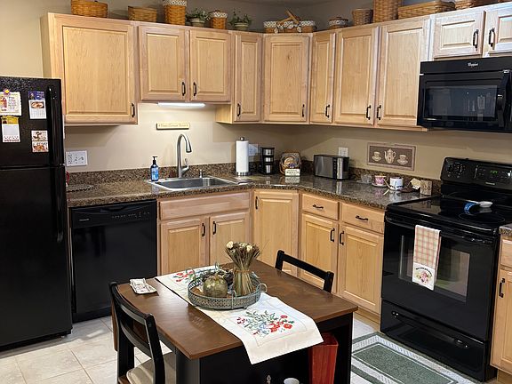 Beautiful kitchen includes all appliances (D/W, microwave, garbage disposal, range, refrigerator, ice maker)