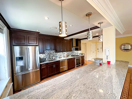 Sold by Francine Realty | media 21