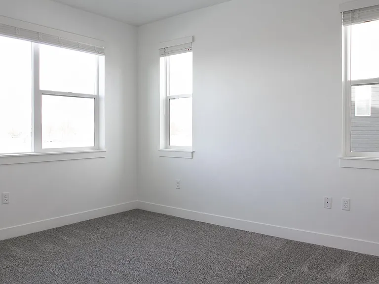 W 15 S — Photo 3