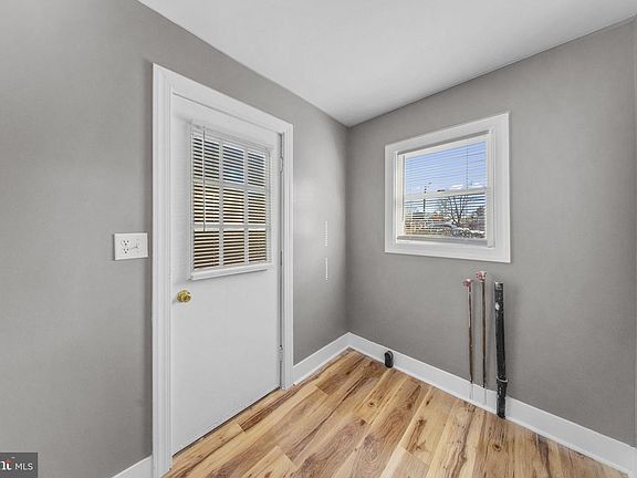 4th image of 680 Main St