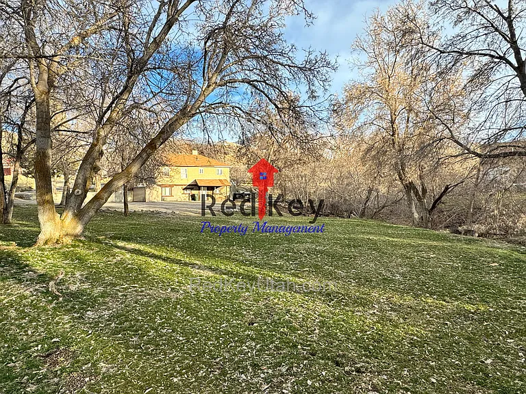 S Main St Duplex — Photo 4