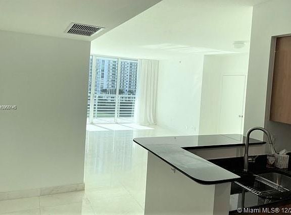 3rd image of 325 Biscayne Blvd #819