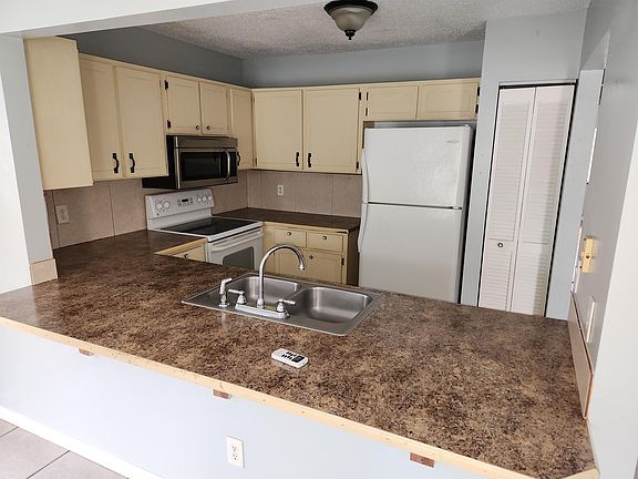 3rd image of 76 Plainview Dr #B