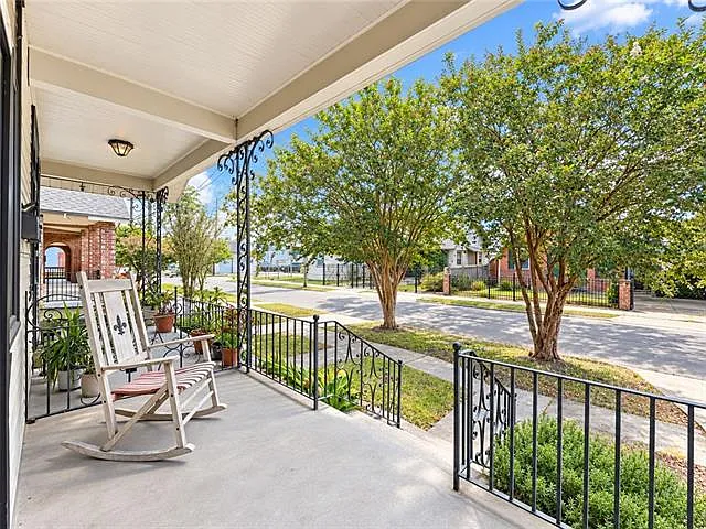 2 bed, 1.5 bath, 984 sqft, $1,300 — Photo 3