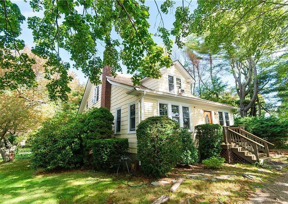 1st image of 556 E Main Rd
