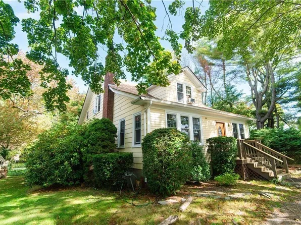 556 E Main Rd, Middletown, RI 02842
