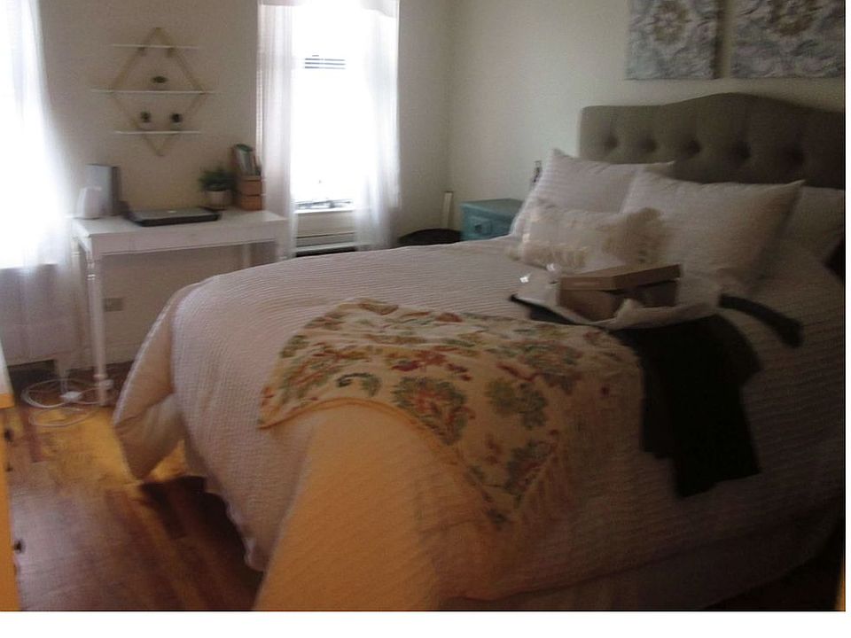 1st image of 300 E 65th St #2D