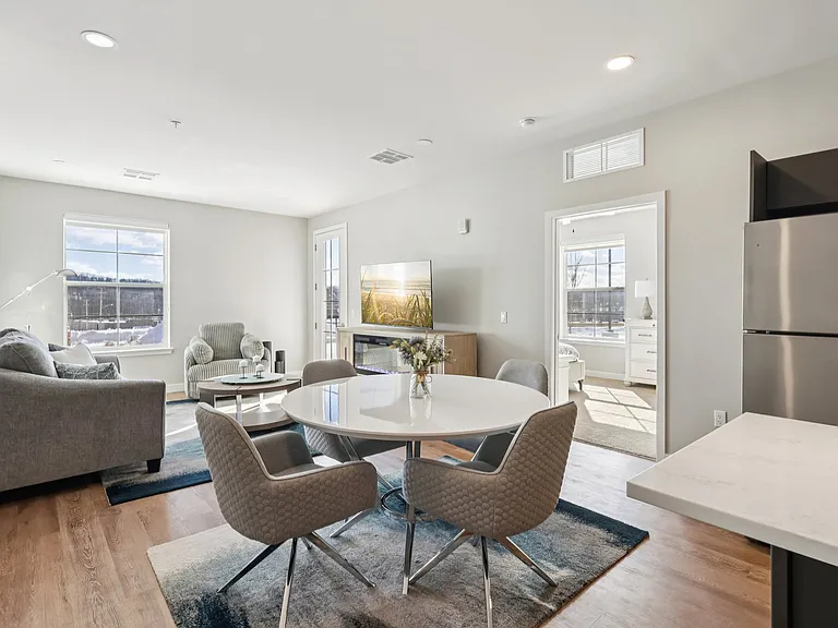 Berkshire Apartments — Photo 36