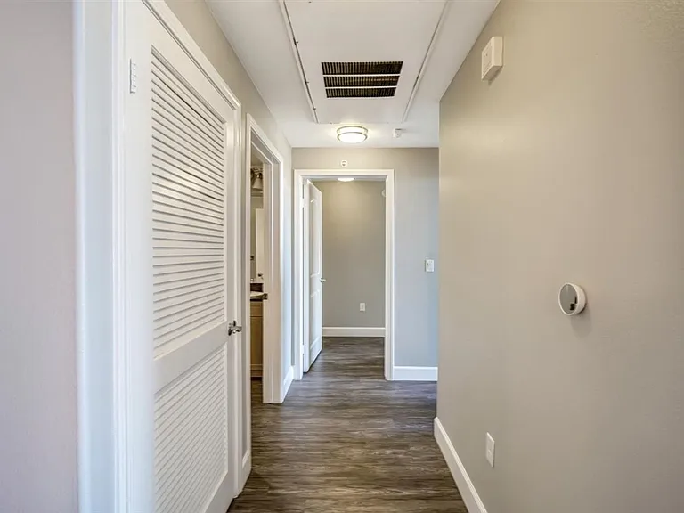 Stadium House Apartments — Photo 41