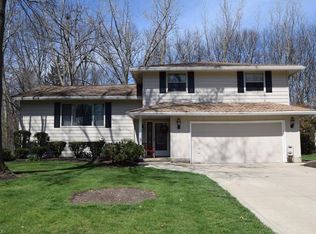 26320 Hickory Ln, Olmsted Falls, OH