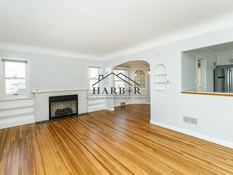 116 16th Ave NW — Photo 3