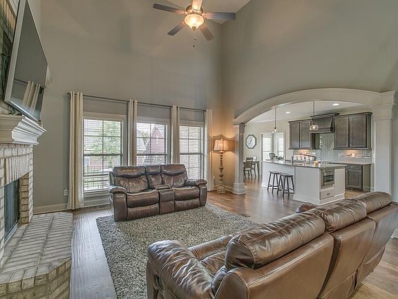 5th image of 1204 Stockwell Dr