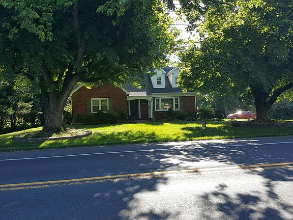 2nd image of 9821 Sharpsburg Pike