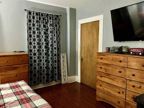 4th image of 340 Pleasant Street