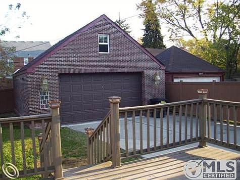 Rear deck and garage.JPG