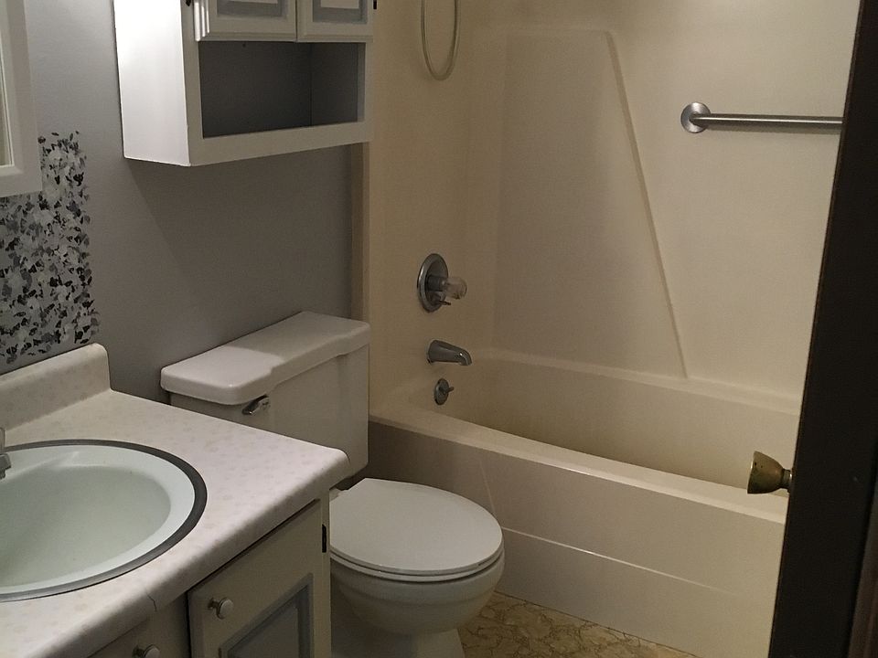 1st image of 237 Lake Ave NE APT 11