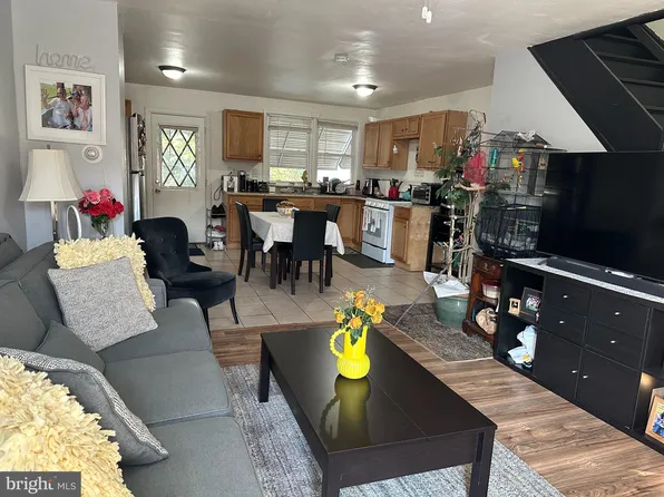 627 Colwyn Ave, Darby, PA 19023