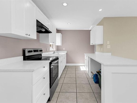 2nd image of 22335 Lasalle Rd