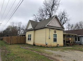 420 E 8th St, Bonham, TX 75418