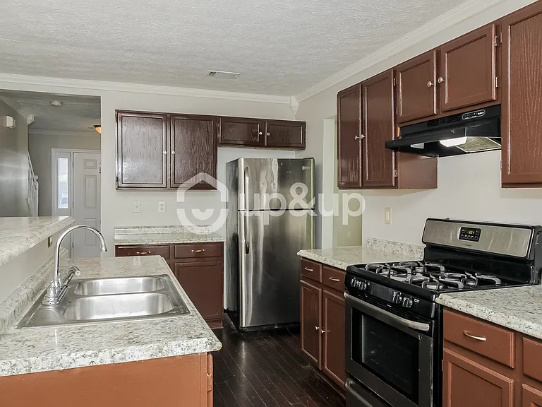1122 W Shore Dr — Photo 5
