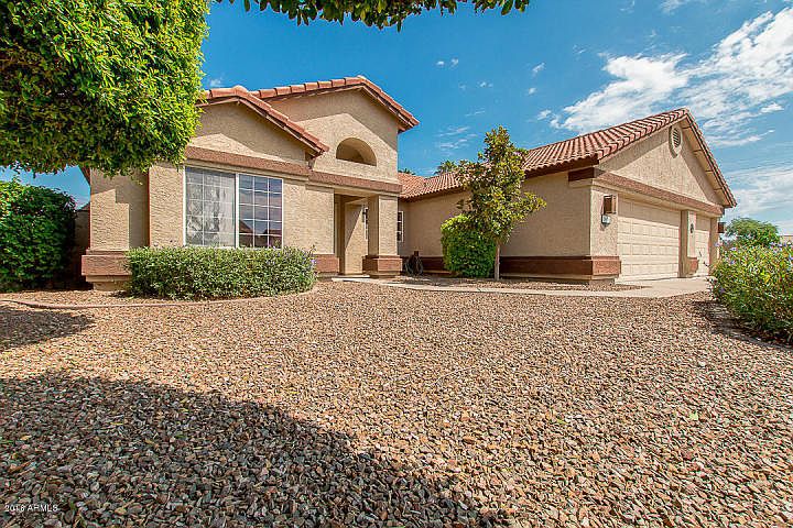 1st image of 2606 E Carmel Cir