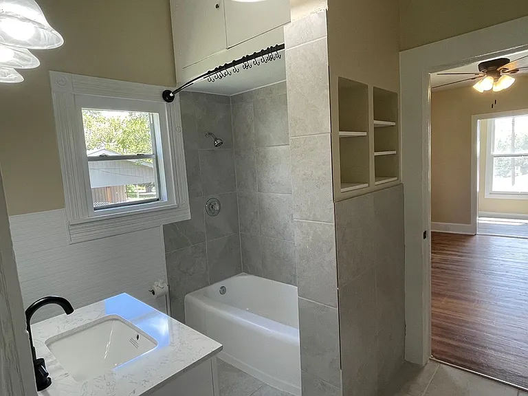422 S Orange St — Photo 16