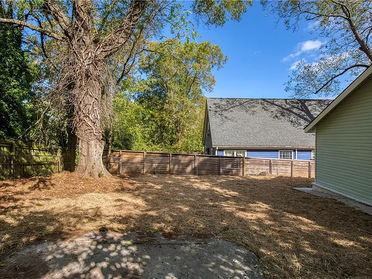 1015 Sims St SW — Photo 41