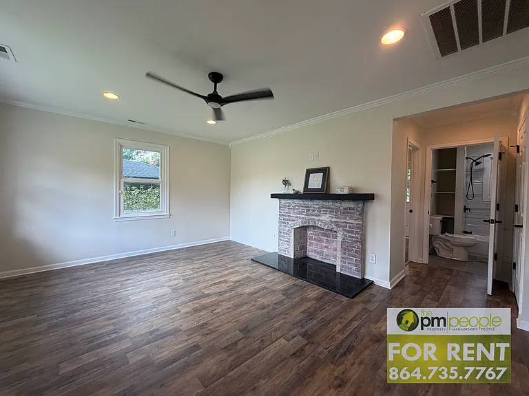 111 Westwood Dr — Photo 3