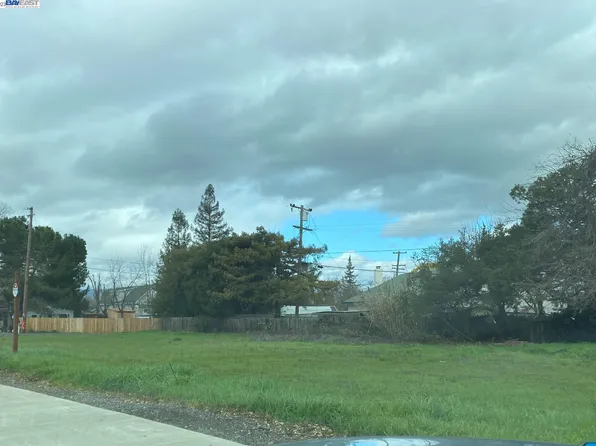 1698 D St, Napa, CA 94559